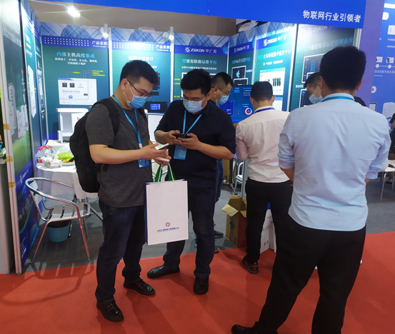 第十二屆中國國際道路交通安全產(chǎn)品博覽會暨公安交警警用裝備展-中廣控現(xiàn)場 中廣控-物聯(lián)網(wǎng)邊緣計算終端,物聯(lián)網(wǎng)綜合管理平臺,動力環(huán)境監(jiān)控系統(tǒng),智能安防箱,新能源物聯(lián)網(wǎng)智能監(jiān)控箱